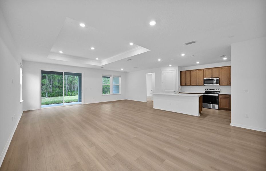 Spacious, unfurnished interior of a new home in Hyland Trail, Green Cove Springs (Image 12).