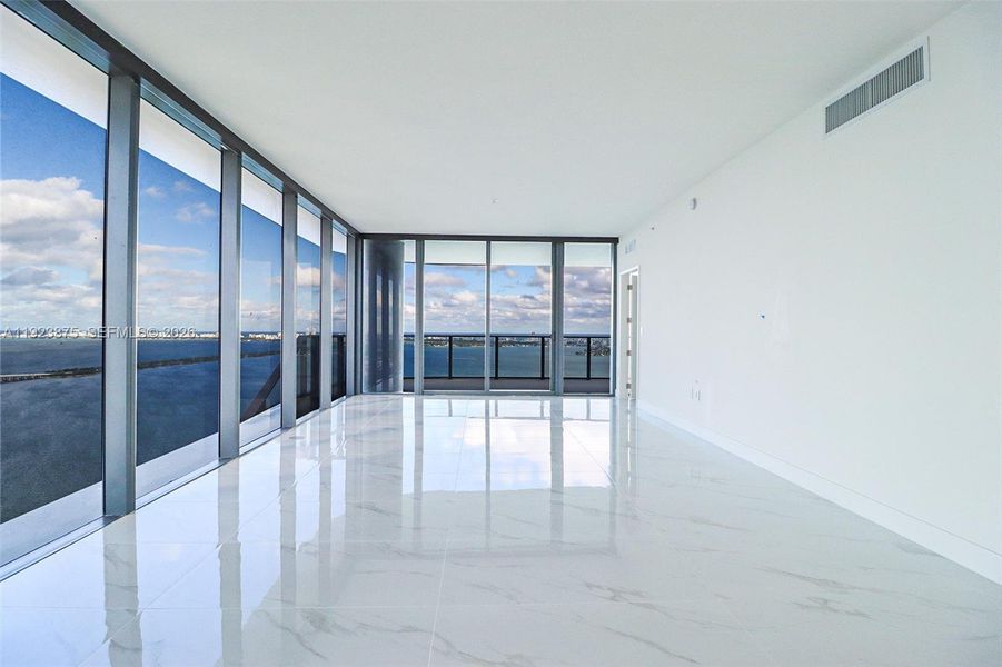 Spacious, unfurnished interior of a new home in , Miami (Image 24).