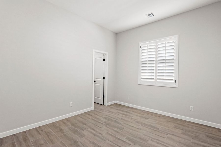 Spacious, unfurnished interior of a new home in Garden Park Unit 4, El Paso (Image 15).