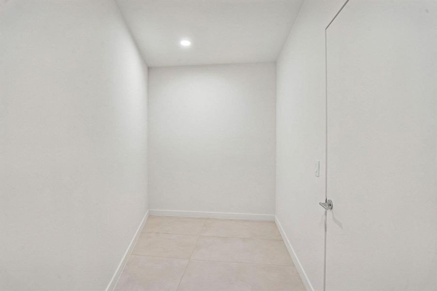 34-web-or-mls-Biscayne Blvd 201-S0409-03