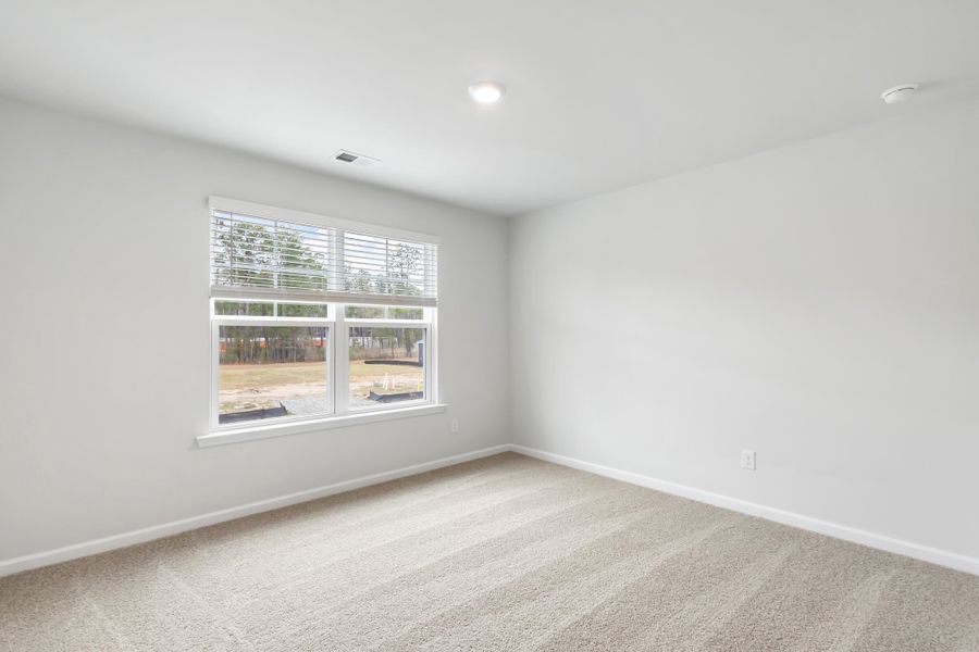 Spacious, unfurnished interior of a new home in Carolina Groves, Moncks Corner (Image 24).