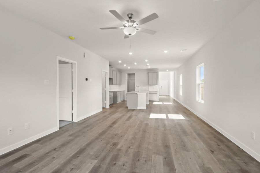 Spacious, unfurnished interior of a new home in Caney Mills, Cut and Shoot (Image 22).