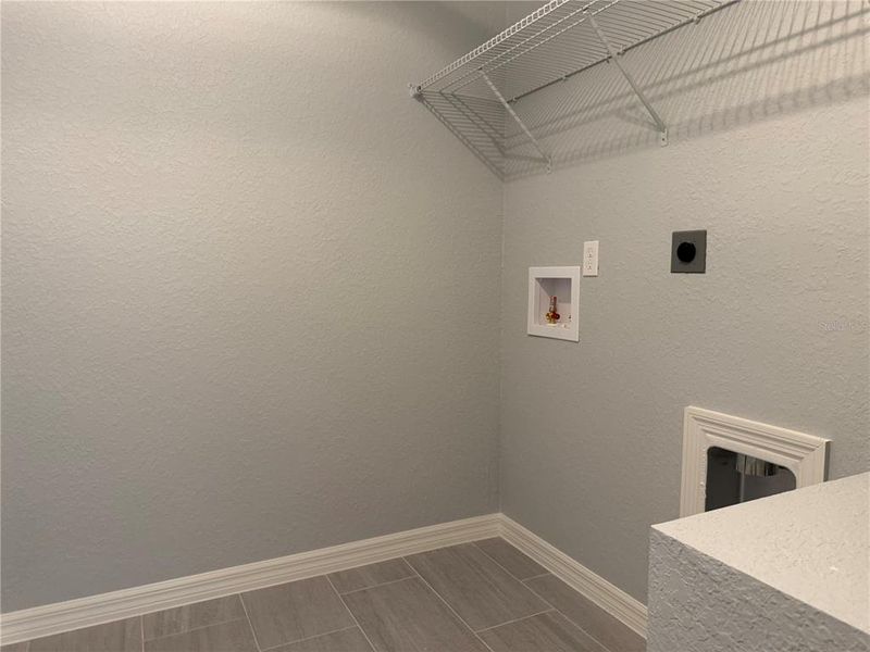 Spacious, unfurnished interior of a new home in , Ocala (Image 9).