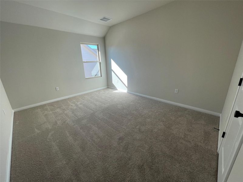 Spacious, unfurnished interior of a new home in Covered Bridge, Hutto (Image 9).