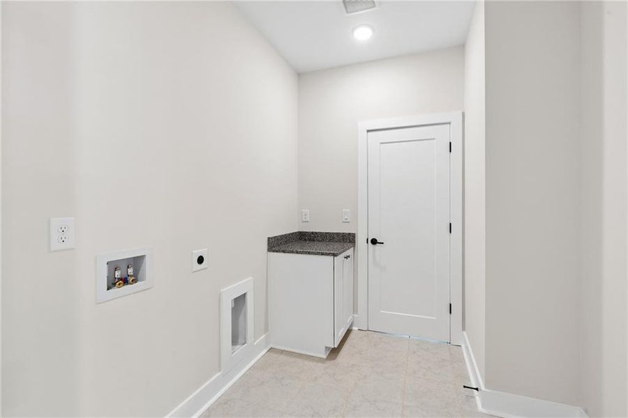 Spacious, unfurnished interior of a new home in Meadow Brook Farms, Cumming (Image 21).