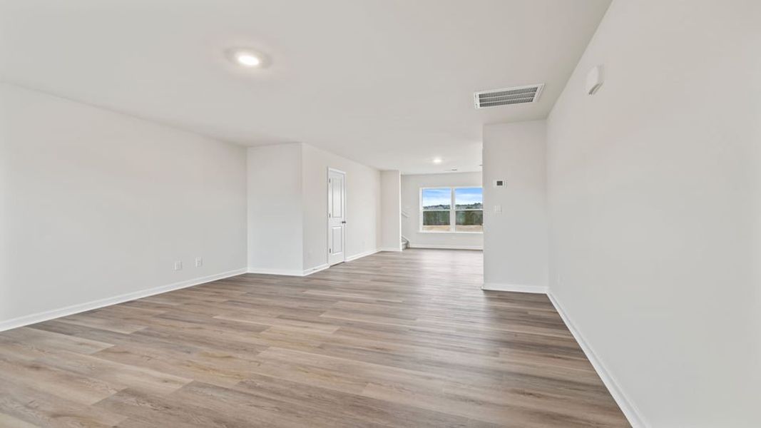 Spacious, unfurnished interior of a new home in Cedar Gap, Fountain Inn (Image 13).