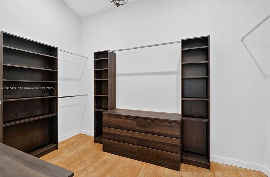 Spacious, unfurnished interior of a new home in , Miami (Image 32).