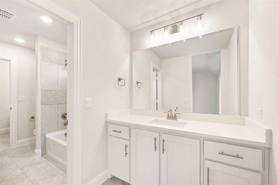 Furnished interior view inside a new home in Terracina, Rockwall (Image 16).