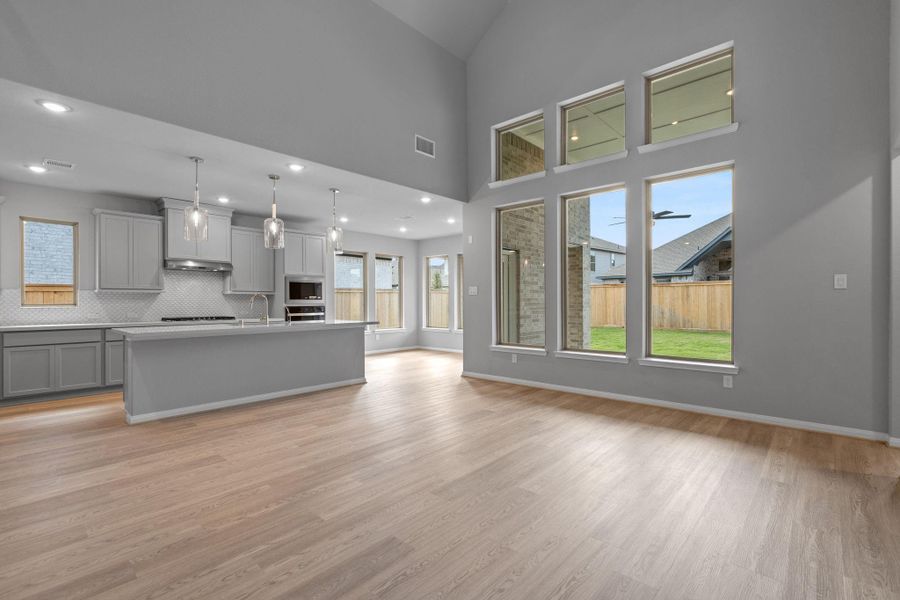 Spacious, unfurnished interior of a new home in Bridgeland 55', Cypress (Image 26).