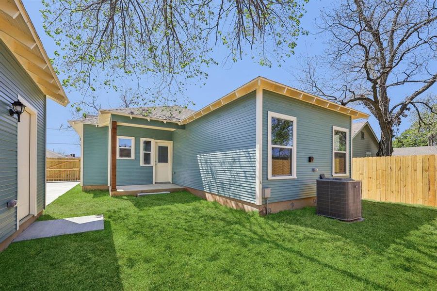 Exterior details and patio area of a home in , Dallas (Image 30).