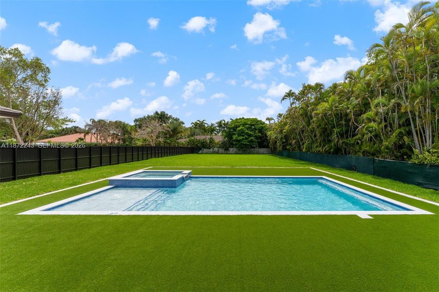 Community amenities in , Miami (Image 17).