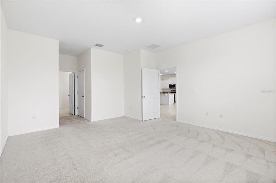 Spacious, unfurnished interior of a new home in Beaumont, Wildwood (Image 24).