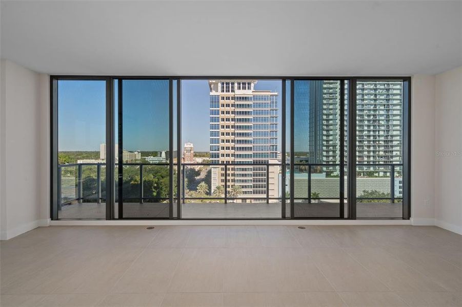 Spacious, unfurnished interior of a new home in , St. Petersburg (Image 18).