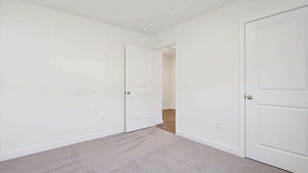 Spacious, unfurnished interior of a new home in Emory Creek, Harriman (Image 17).