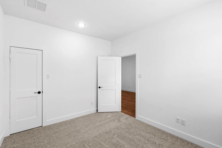 Spacious, unfurnished interior of a new home in Kresston, Montgomery (Image 20).