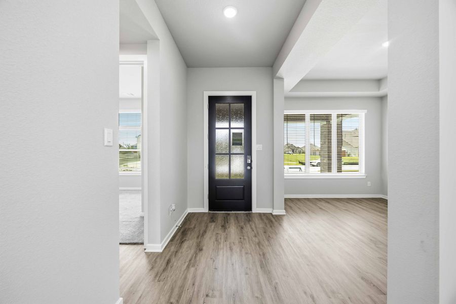 Spacious, unfurnished interior of a new home in Canterra Creek  60', Rosharon (Image 19).
