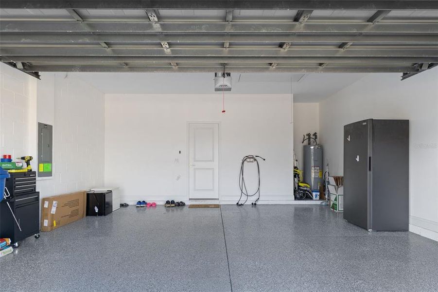 Spacious, unfurnished interior of a new home in , San Antonio (Image 24).