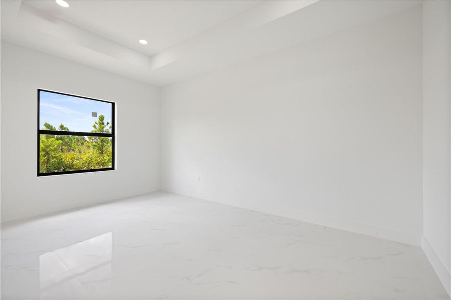 Spacious, unfurnished interior of a new home in , Lehigh Acres (Image 30).