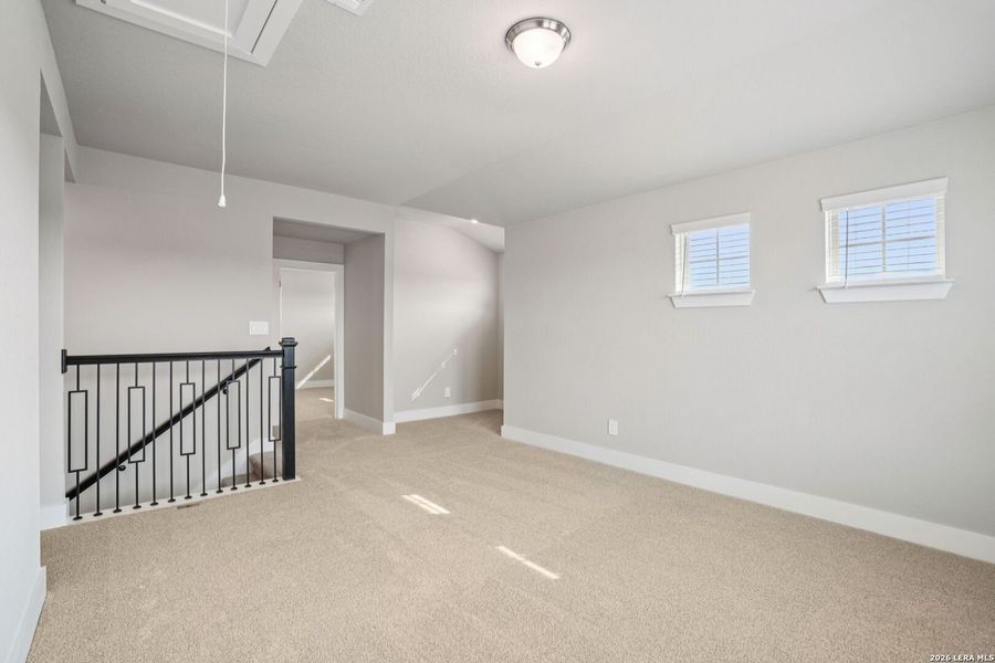 Spacious, unfurnished interior of a new home in Lark Canyon, New Braunfels (Image 50).