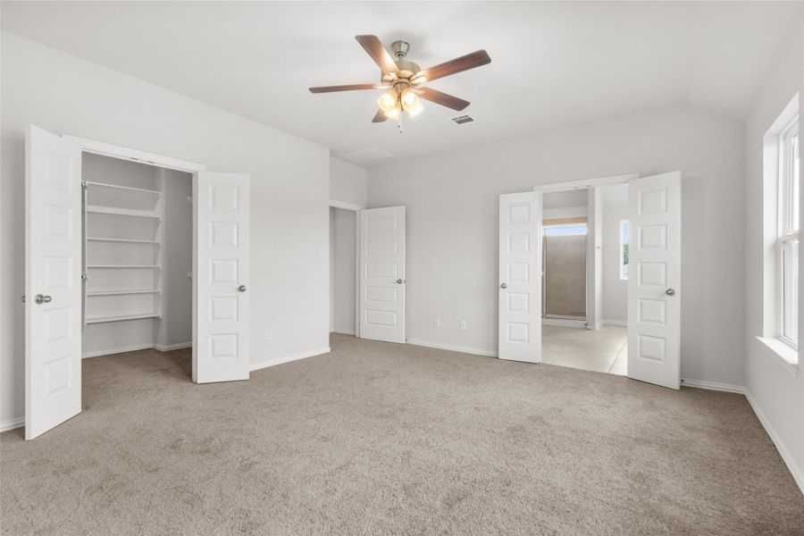 Spacious, unfurnished interior of a new home in Park at Eldridge, Sugar Land (Image 29). Spacious, unfurnished interior of a new home in Park at Eldridge, Sugar Land (Image 29).
