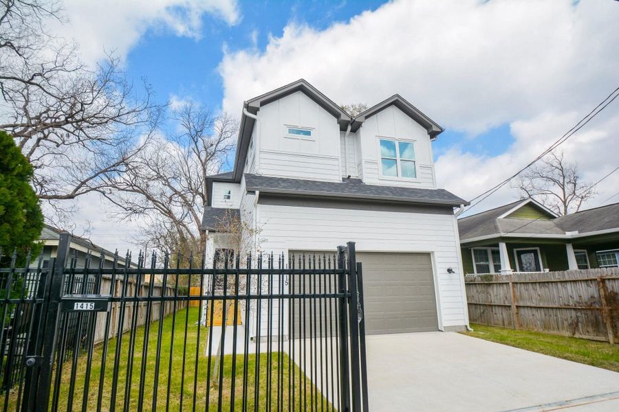 Front exterior of a new home in , Houston, TX, highlighting curb appeal (Image 18).