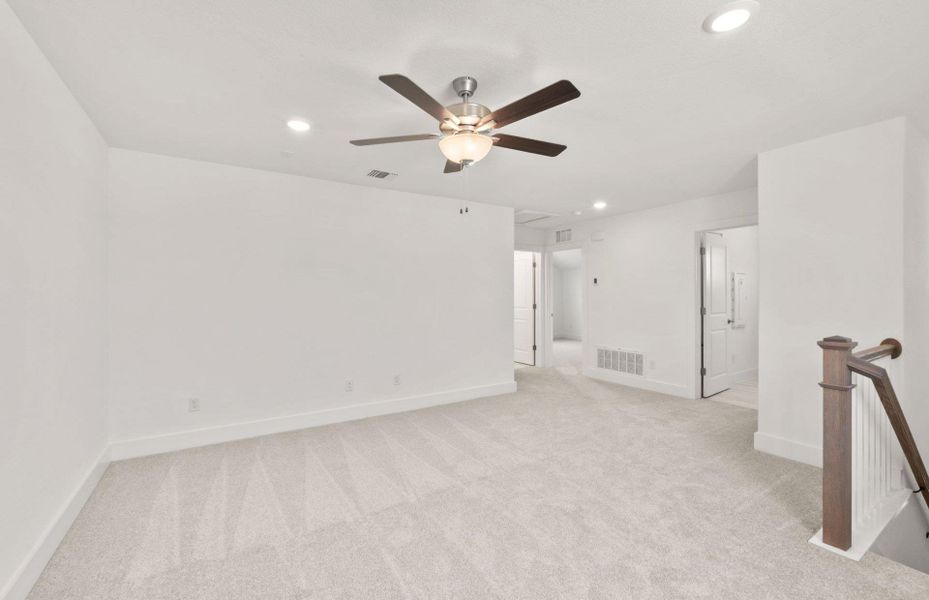 Spacious, unfurnished interior of a new home in Saddleback at Santa Rita Ranch, Liberty Hill (Image 12).