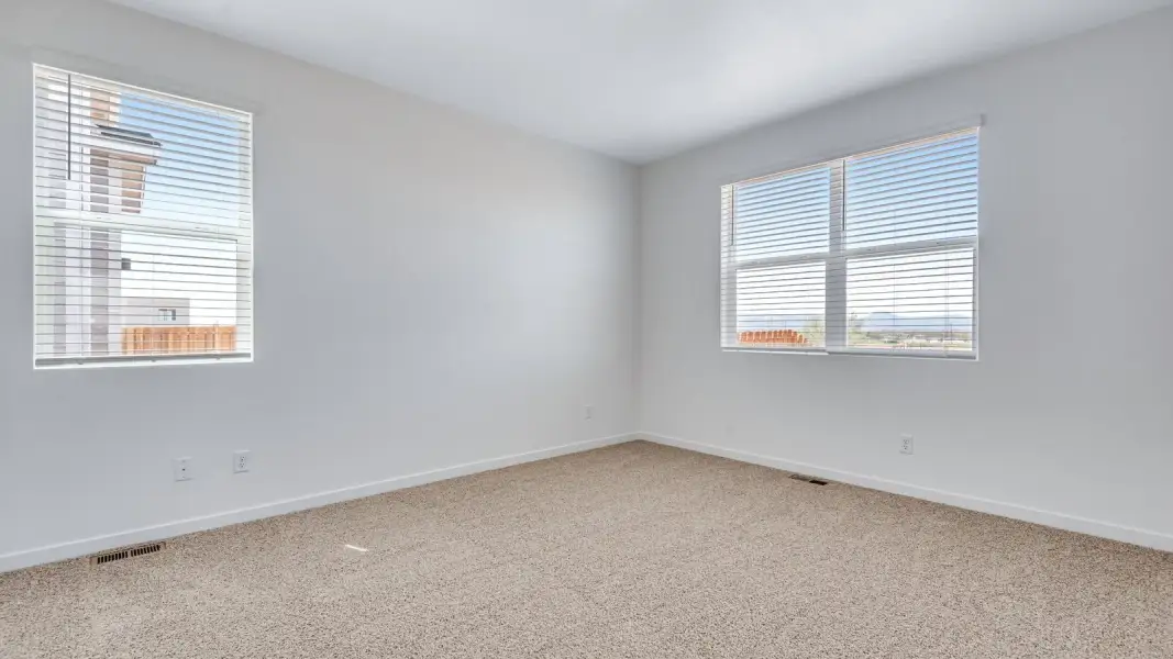 Spacious, unfurnished interior of a new home in Lakeside Canyon, Mead (Image 14).
