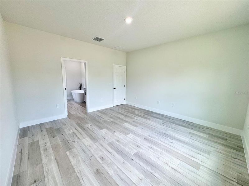 Spacious, unfurnished interior of a new home in , Palm Bay (Image 51).