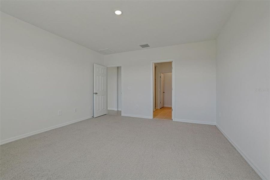Spacious, unfurnished interior of a new home in The Reserve at Twin Lakes, St. Cloud (Image 18).