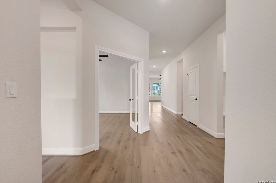 Spacious, unfurnished interior of a new home in The Crossvine 55’, Schertz (Image 31).