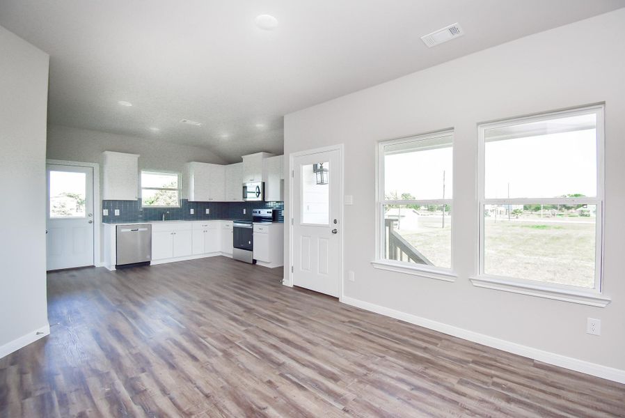 Spacious, unfurnished interior of a new home in , Palacios (Image 28).