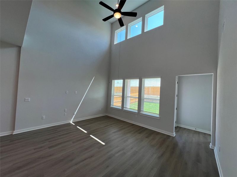 Spacious, unfurnished interior of a new home in Cascades at Onion Creek, Austin (Image 24).