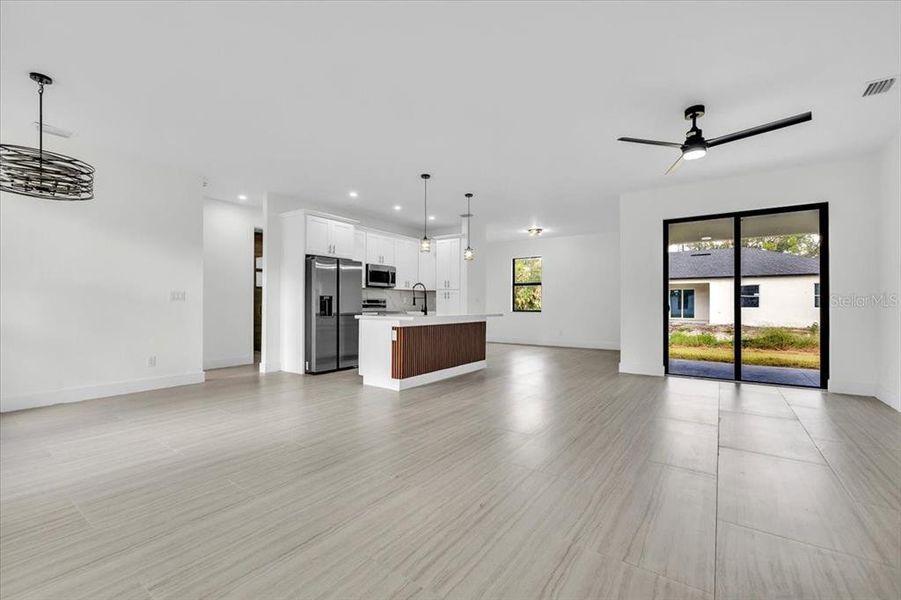 Spacious, unfurnished interior of a new home in , Port Charlotte (Image 17).