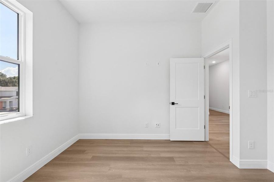 Spacious, unfurnished interior of a new home in , Tampa (Image 22).