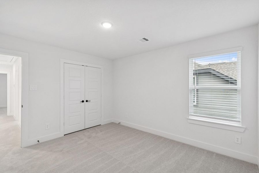 Spacious, unfurnished interior of a new home in Sorella, Tomball (Image 24).