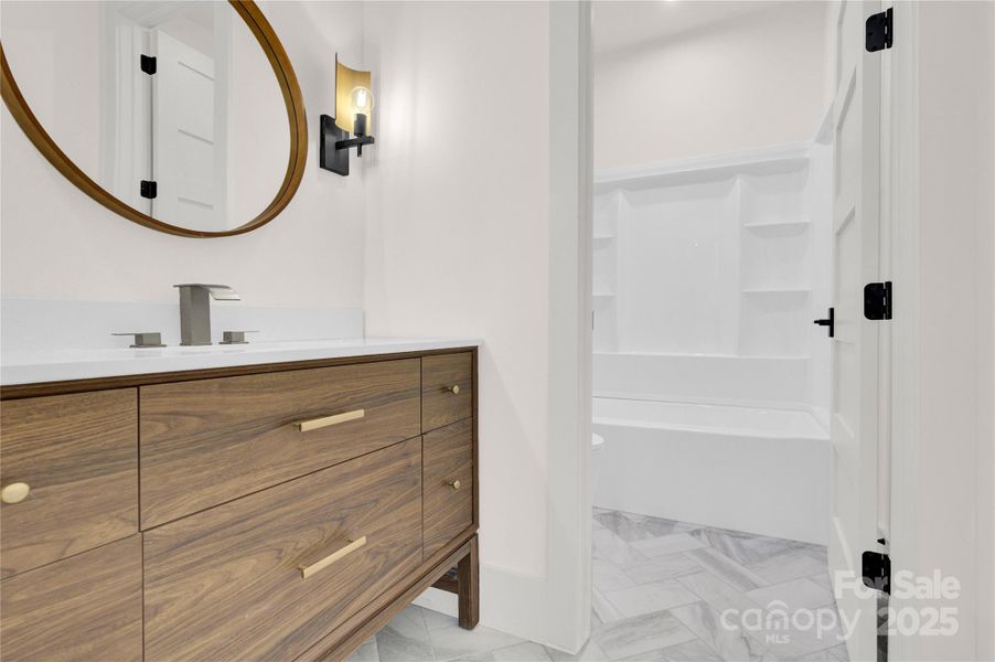 Upper level full bath Upper level full bath