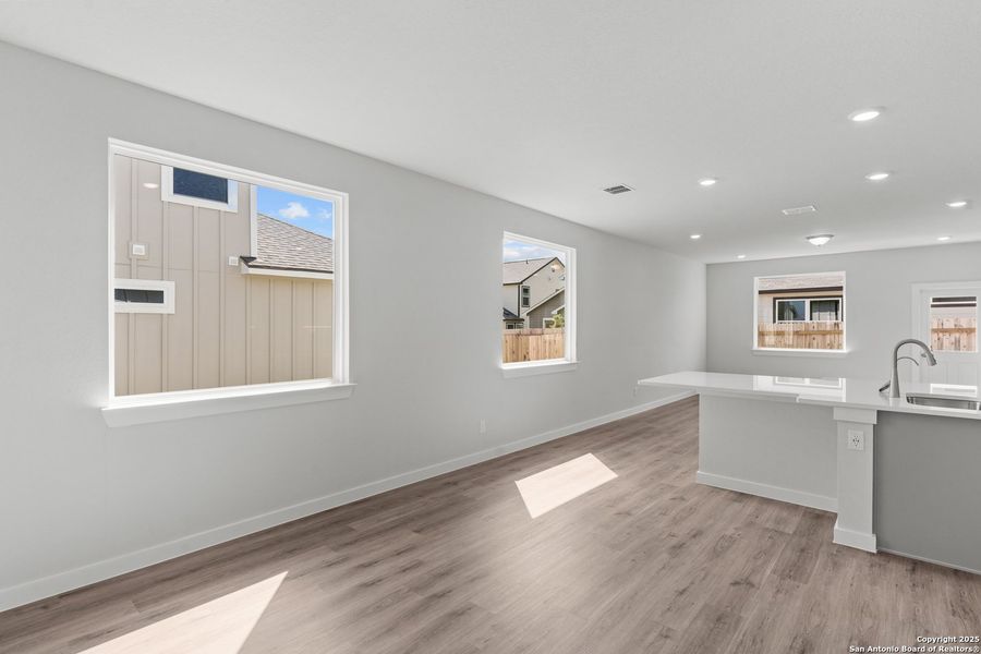 Spacious, unfurnished interior of a new home in Highland Ridge, New Braunfels (Image 14). Spacious, unfurnished interior of a new home in Highland Ridge, New Braunfels (Image 14).