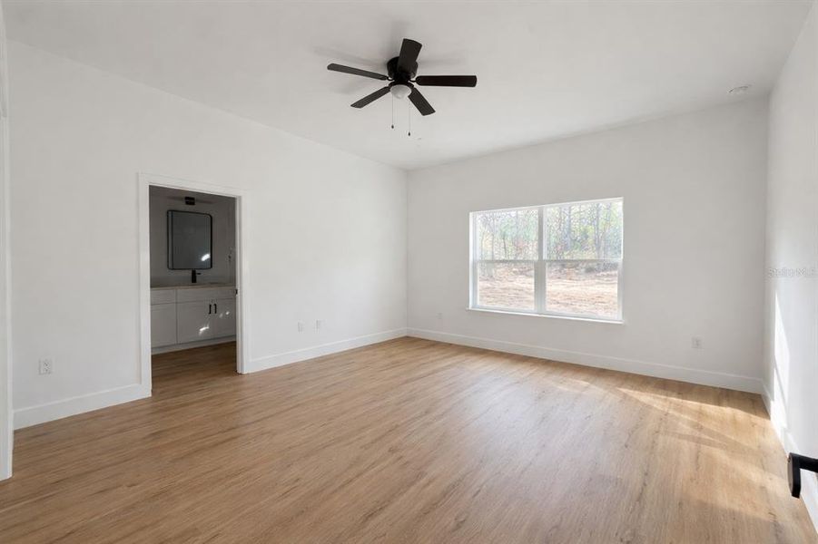 Spacious, unfurnished interior of a new home in , Citrus Springs (Image 16).