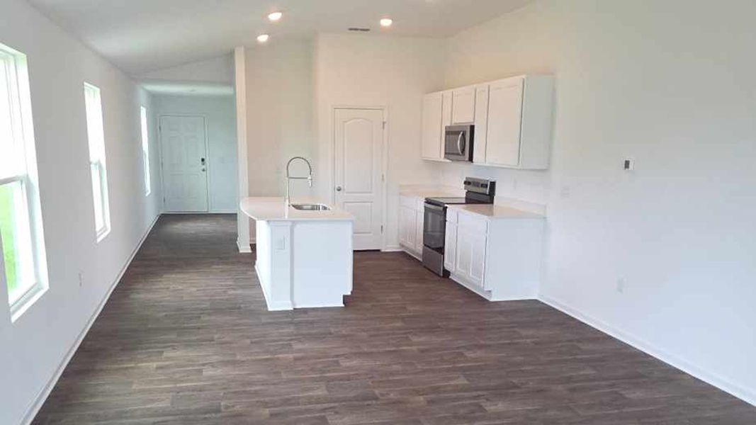 Spacious, unfurnished interior of a new home in The Arbors, Jacksonville (Image 21). Spacious, unfurnished interior of a new home in The Arbors, Jacksonville (Image 21).