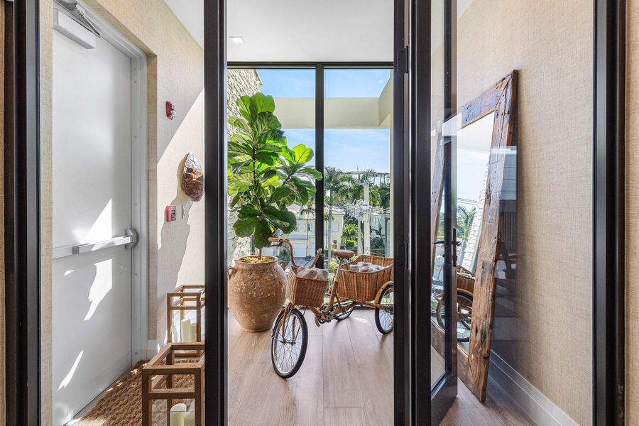 Entry Flex Space