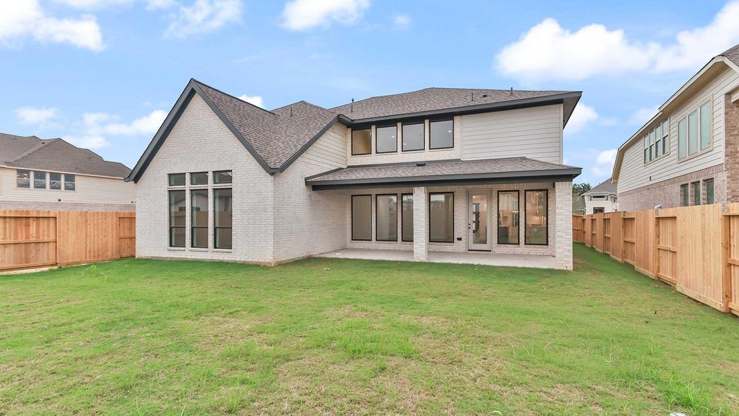 Exterior details and patio area of a home in Candela, Richmond (Image 3).