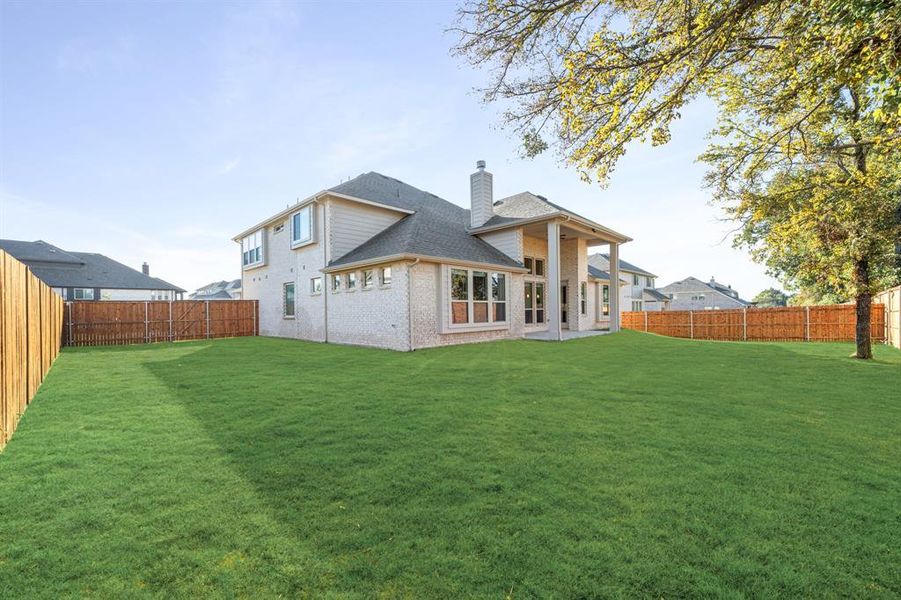 Exterior details and patio area of a home in Hayes Crossing, Midlothian (Image 20).