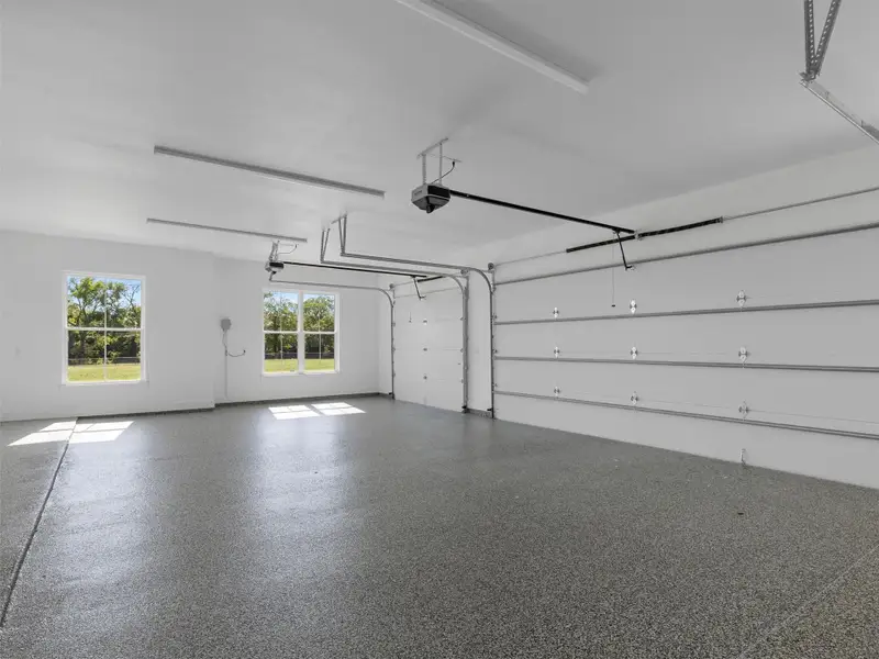 Spacious, unfurnished interior of a new home in , Smithville (Image 12).