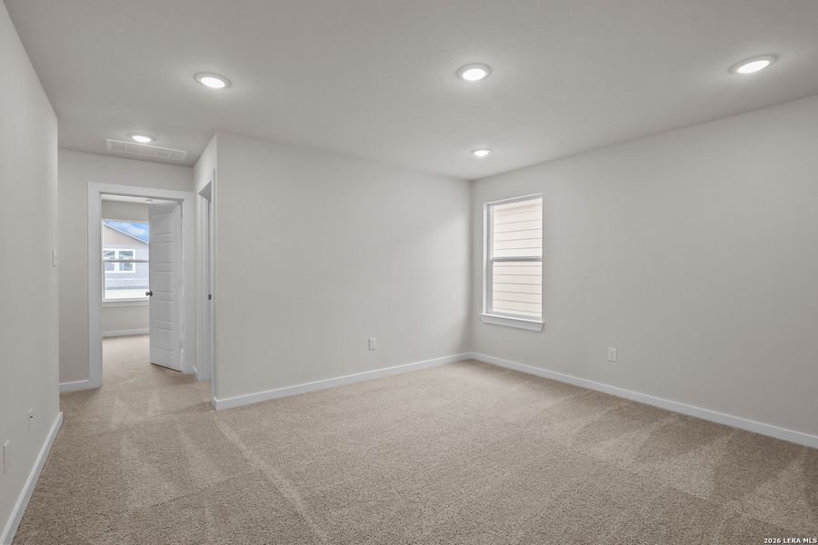 Spacious, unfurnished interior of a new home in Senna, Leon Valley (Image 19).