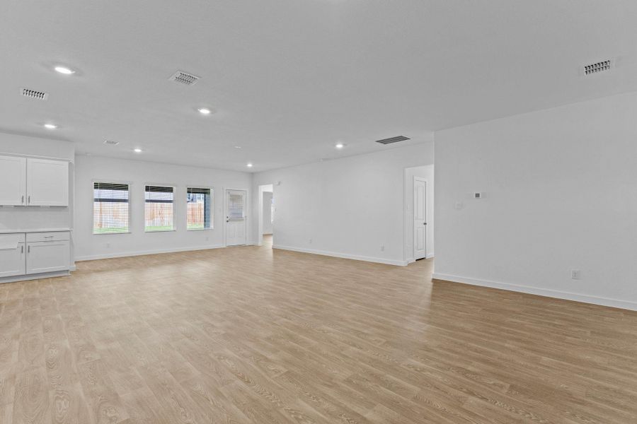 Spacious, unfurnished interior of a new home in Sonoma Oaks, Fredericksburg (Image 17). Spacious, unfurnished interior of a new home in Sonoma Oaks, Fredericksburg (Image 17).