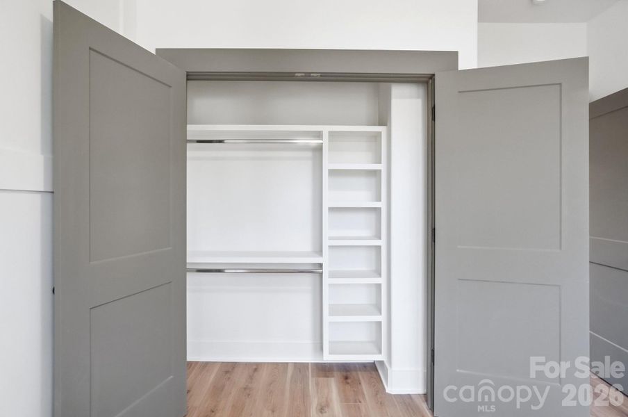 Primary Suite - Bedroom Premium Closet System Primary Suite - Bedroom Premium Closet System