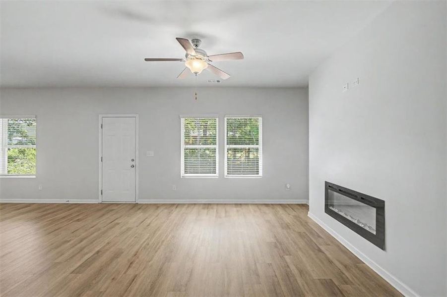 Spacious, unfurnished interior of a new home in Deer Creek, Temple (Image 26).