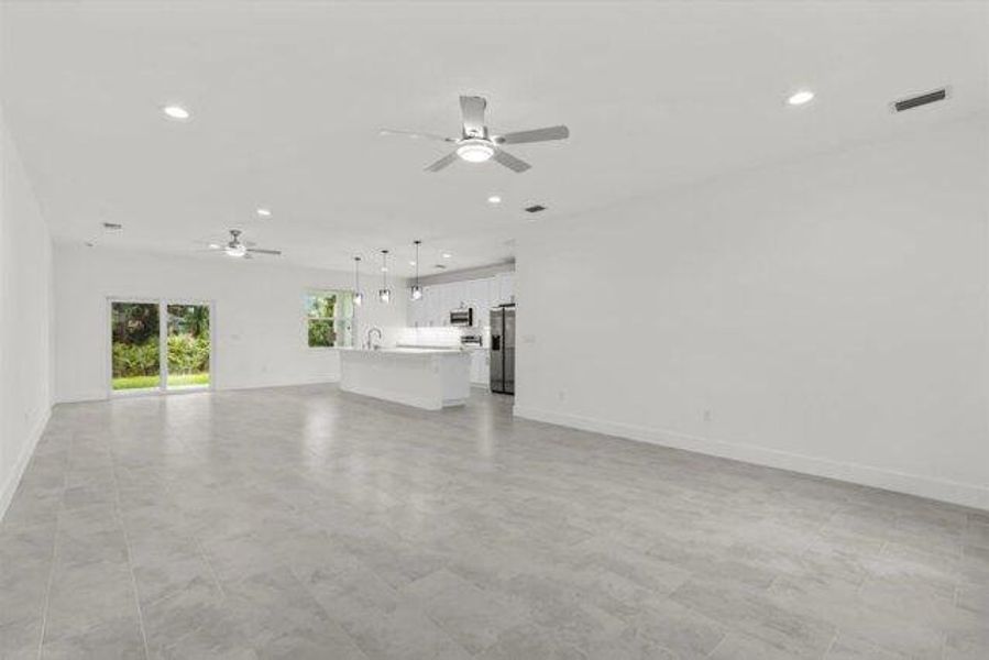 Spacious, unfurnished interior of a new home in , Vero Beach (Image 23).