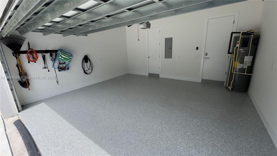 Spacious, unfurnished interior of a new home in , Wilton Manors (Image 15).