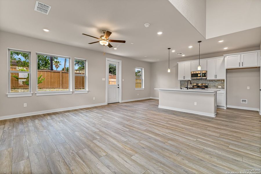 Spacious, unfurnished interior of a new home in Trilogy Grove, Leon Valley (Image 12). Spacious, unfurnished interior of a new home in Trilogy Grove, Leon Valley (Image 12).